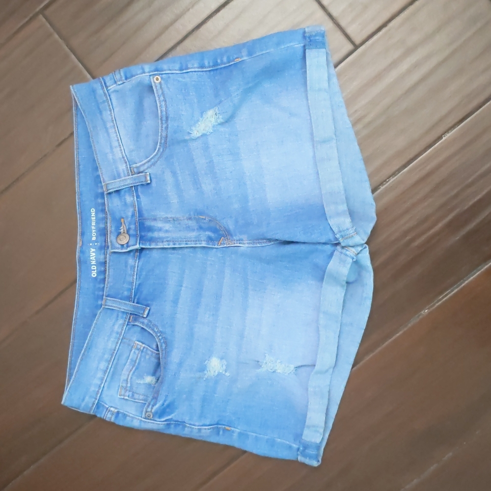 Old Navy Mid-Rise Boyfriend Ripped Jean Shorts - 8